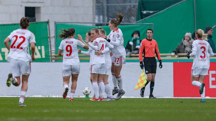 Players of 1 FC Nuremberg with goal celebration, cheering, jubilant, optimistic, game scene, highlight, joy about the goal to 0 1, THE DFB REGULATIONS PROHIBIT ANY USE OF PHOTOGRAPHS AS IMAGE SEQUENCES AND OR QUASI VIDEO , 25 01 2026, , Football, Google Pixel Womens Bundesliga, SV Werder Bremen 1 FC Nürnberg xobx