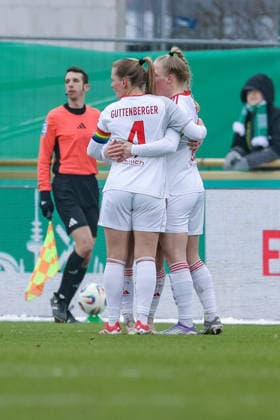 Players of 1 FC Nuremberg with goal celebration, cheering, jubilant, optimistic, game scene, highlight, joy about the goal to 0 1, THE DFB REGULATIONS PROHIBIT ANY USE OF PHOTOGRAPHS AS IMAGE SEQUENCES AND OR QUASI VIDEO , 25 01 2026, , Football, Google Pixel Womens Bundesliga, SV Werder Bremen 1 FC Nürnberg xobx