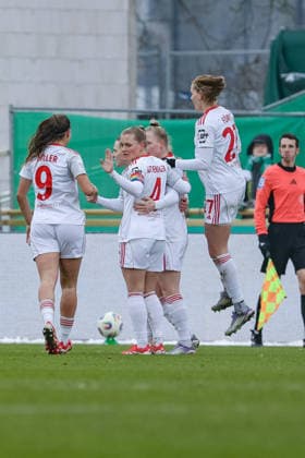 Players of 1 FC Nuremberg with goal celebration, cheering, jubilant, optimistic, game scene, highlight, joy about the goal to 0 1, THE DFB REGULATIONS PROHIBIT ANY USE OF PHOTOGRAPHS AS IMAGE SEQUENCES AND OR QUASI VIDEO , 25 01 2026, , Football, Google Pixel Womens Bundesliga, SV Werder Bremen 1 FC Nürnberg xobx