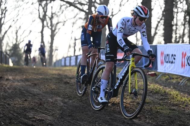 Slovak Viktoria Chladonova pictured in action during the women s elite race at the World Cup cyclocross cycling event in Hoogerheide, Netherlands, stage 12 (out of 12) of the UCI World Cup cyclocross competition, Sunday 25 January 2026. LUCxCLAESSEN  x158472357x
