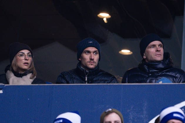 25 01 2026, Soccer, 2 Bundesliga, Season 2025 2026, Matchday 19, FC Schalke 04 1 FC Kaiserslautern, Dejan Ljubicic watches the match of FC Schalke 04, xRHR PHOTO YYx Copyright: KROEGER RHR-FOTOx RHR-FOTO YY
