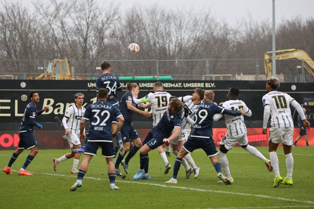 25 01 2026, Football, Men, 2 Bundesliga, Season 2025 2026, SV 07 Elversberg VfL Bochum 1848, Lukas Pinckert SV 07 Elversberg , Lukas Petkov SV 07 Elversberg , Maximilian Wittek VfL Bochum 1848 , Cajetan Lenz VfL Bochum 1848 , Philipp Strompf VfL Bochum 1848 , Leandro Morgalla VfL Bochum 1848 Elversberg Ursapharm Arena an der Kaiserlinde Saarland Germany DEU Copyright: xSebastianxBachx