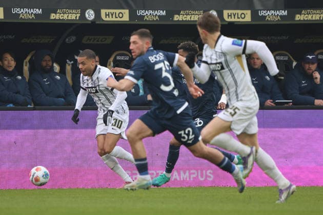25 01 2026, Football, Men, 2 Bundesliga, Season 2025 2026, SV 07 Elversberg VfL Bochum 1848, Jan Gyamerah SV 07 Elversberg , Maximilian Wittek VfL Bochum 1848 Elversberg Ursapharm Arena an der Kaiserlinde Saarland Germany DEU Copyright: xSebastianxBachx