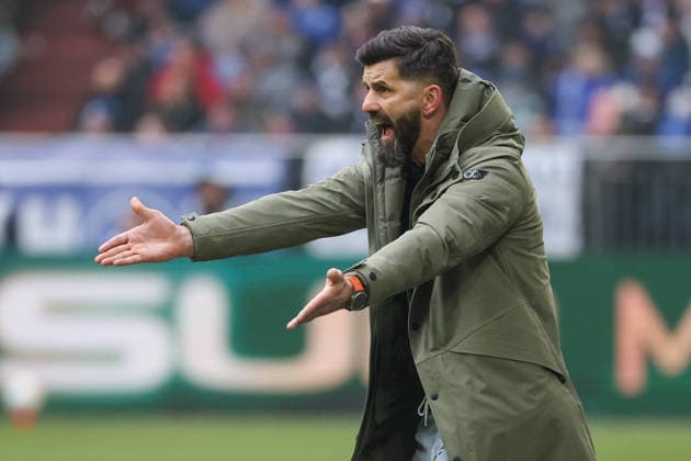 2 Bundesliga FC Schalke 04 1 FC Kaiserslautern on 25 01 2026 in the Veltins Arena at Schalke Coach Miron Muslic Schalke gestures MH