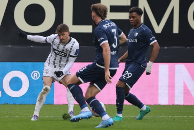 25 01 2026, Football, Men, 2 Bundesliga, Season 2025 2026, SV 07 Elversberg VfL Bochum 1848, Lukas Petkov SV 07 Elversberg , Philipp Strompf VfL Bochum 1848 , Farid Alfa Ruprecht VfL Bochum 1848 Elversberg Ursapharm Arena an der Kaiserlinde Saarland Germany DEU Copyright: xSebastianxBachx