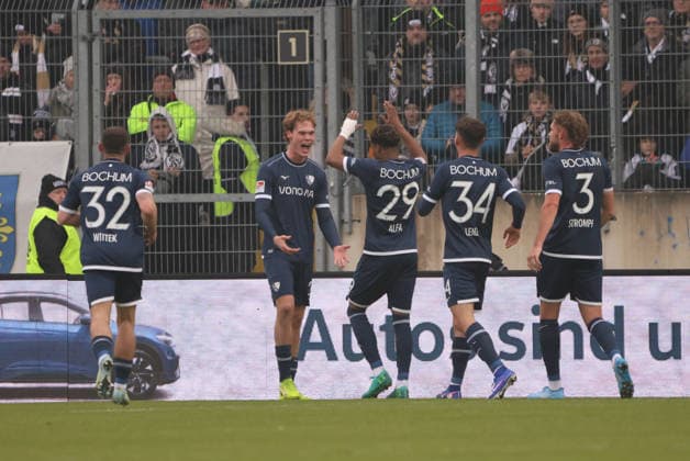 25 01 2026, Soccer, Men, 2 Bundesliga, Season 2025 2026, SV 07 Elversberg VfL Bochum 1848, Goal celebration to 0 1, Goalscorer Mats Pannewig VfL Bochum 1848 Elversberg Ursapharm Arena an der Kaiserlinde Saarland Germany DEU Copyright: xSebastianxBachx