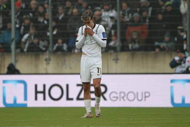 25 01 2026, Football, Men, 2 Bundesliga, Season 2025 2026, SV 07 Elversberg VfL Bochum 1848, Frederik Schmahl SV 07 Elversberg disappointed Elversberg Ursapharm Arena an der Kaiserlinde Saarland Germany DEU Copyright: xSebastianxBachx