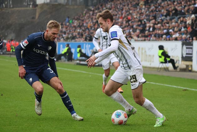25 01 2026, Football, Men, 2 Bundesliga, Season 2025 2026, SV 07 Elversberg VfL Bochum 1848, Tom Zimmerschied SV 07 Elversberg , Leandro Morgalla VfL Bochum 1848 Elversberg Ursapharm Arena an der Kaiserlinde Saarland Germany DEU Copyright: xSebastianxBachx