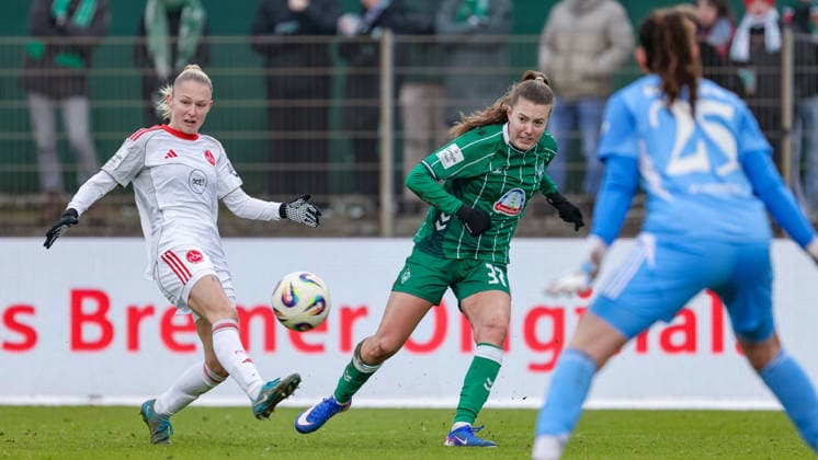 from left Fany Proniez 1 FC Nuremberg, 3 and Mara Alber SV Werder Bremen, 37 in a duel, dynamic, action, action, game scene, THE DFB REGULATIONS PROHIBIT ANY USE OF PHOTOGRAPHS AS IMAGE SEQUENCES AND OR QUASI VIDEO , 25 01 2026, , Football, Google Pixel Womens Bundesliga, SV Werder Bremen 1 FC Nürnberg xobx