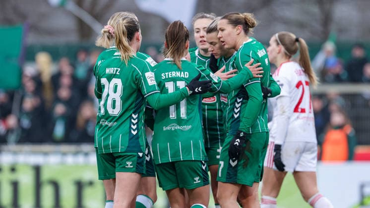 SV Werder Bremen players with goal celebration, cheering, jubilant, optimistic, match scene, highlight, joy about the goal to 1 1, THE DFB REGULATIONS PROHIBIT ANY USE OF PHOTOGRAPHS AS IMAGE SEQUENCES AND OR QUASI VIDEO , 25 01 2026, , Football, Google Pixel Womens Bundesliga, SV Werder Bremen 1 FC Nürnberg xobx