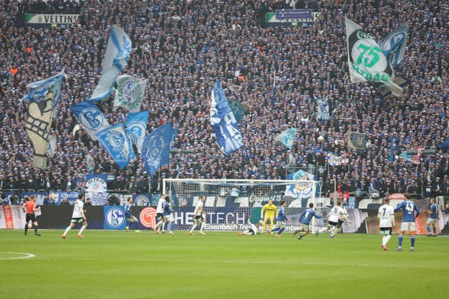 25 01 2026, xrekx, Soccer 2 Bundesliga, FC Schalke 04 1 FC Kaiserslautern v l Schalke Fans ,Atmosphere, Scarves, Shirt, Flag, Banner, Ultras, Spectators, Visitors, Choreo, Choreography, atmosphere, spectators, Visitors DFL DFB REGULATIONS PROHIBIT ANY USE OF PHOTOGRAPHS as IMAGE SEQUENCES and or QUASI VIDEO Gelsenkirchen