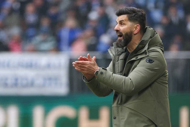 2 Bundesliga FC Schalke 04 1 FC Kaiserslautern on 25 01 2026 in the Veltins Arena at Schalke Coach Miron Muslic Schalke is satisfied, claps, claps, applauds, applauds MH
