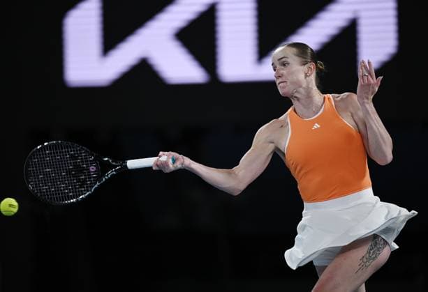 (260125) -- MELBOURNE, Jan. 25, 2026 -- Elina Svitolina hits a return during the women s singles 4th round match between Elina Svitolina of Ukraine and Mirra Andreeva of Russia at the Australian Open tennis tournament in Melbourne, Australia, Jan. 25, 2026. (Photo by Xinhua) (SP)AUSTRALIA-MELBOURNE-TENNIS-AUSTRALIAN OPEN-WOMEN S SINGLES WangxShen 