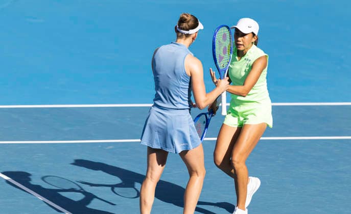 (260125) -- MELBOURNE, Jan. 25, 2026 -- Elise Mertens Zhang Shuai (R) discuss during the women s doubles 2nd round match between Elise Mertens (Belgium) Zhang Shuai (China) and Iva Jovic (the United States) Victoria Mboko (Canada) at the Australian Open tennis tournament in Melbourne, Australia, Jan. 25, 2026. (Photo by Xinhua) (SP)AUSTRALIA-MELBOURNE-TENNIS-AUSTRALIAN OPEN-WOMEN S DOUBLES HuxJingchen 