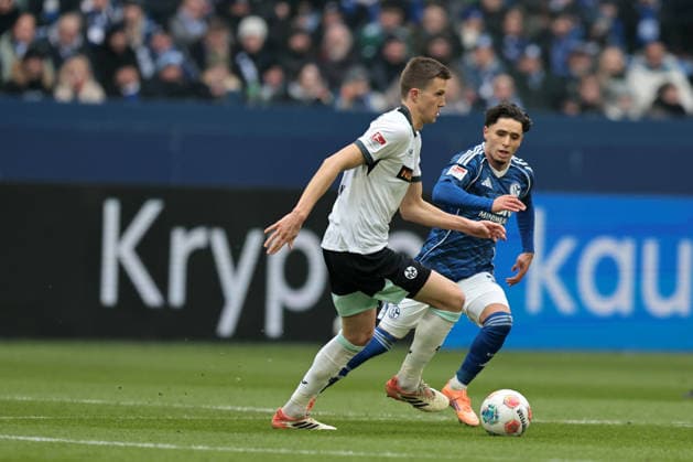 Fabian Kunze 1 FC Kaiserslautern at the match of the 2 Bundesliga season 2025 26 FC Schalke 04 1 FC Kaiserslautern Copyright Thomas Pakusch