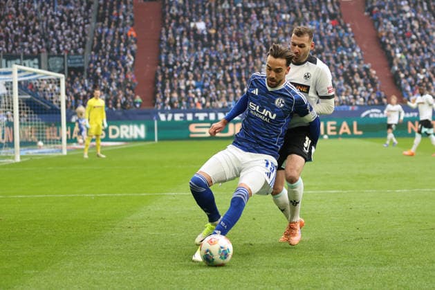 Kenan Karaman FC Schalke 04 and Luca Sirch 1 FC Kaiserslautern at the match of the 2 Bundesliga season 2025 26 FC Schalke 04 1 FC Kaiserslautern Copyright Thomas Pakusch