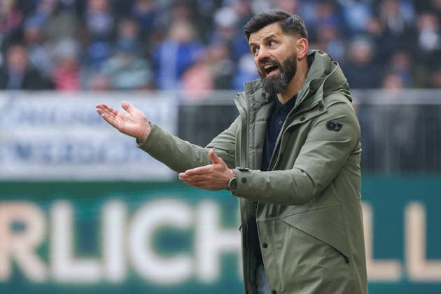 2 Bundesliga FC Schalke 04 1 FC Kaiserslautern on 25 01 2026 in the Veltins Arena at Schalke Coach Miron Muslic Schalke gestures MH