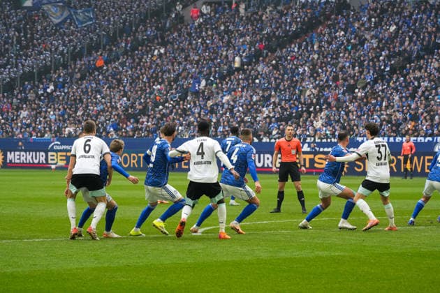 Germany Soccer 2 Bundesliga, Season 2025 26, 19 Matchday FC Schalke 04 vs 1 FC Kaiserslautern, 25 01 2026, Veltins Arena Gelsenkirchen, North Rhine-Westphalia Hasan Kurucay, Hasan Kurucay FC Schalke 04, 4 Maxwell Gyamfi 1 FC Kaiserslautern, 4 Kenan Karaman FC Schalke 04, 19 Fabian Kunze 1 FC Kaiserslautern, 6 Copyright: xLeonxFrickx