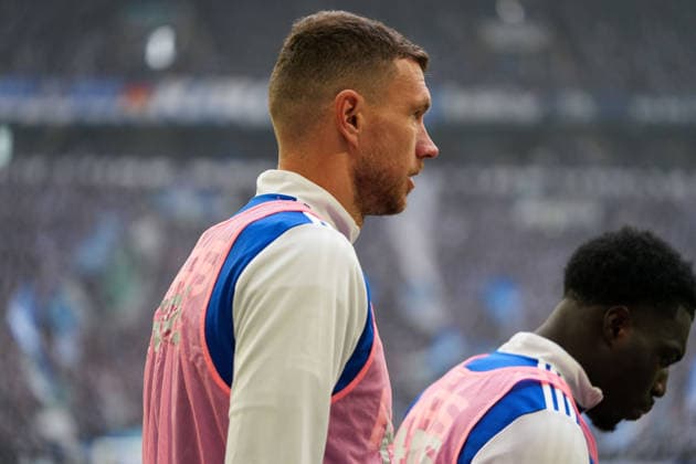 Germany Soccer 2 Bundesliga, Season 2025 26, 19 Matchday FC Schalke 04 vs 1 FC Kaiserslautern, 25 01 2026, Veltins Arena Gelsenkirchen, North Rhine-Westphalia Edin Džeko, Edin Dzeko FC Schalke 04, 10 Copyright: xLeonxFrickx