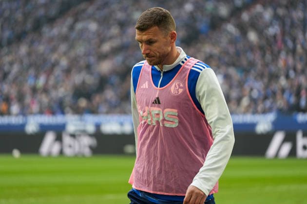 Germany Soccer 2 Bundesliga, Season 2025 26, 19 Matchday FC Schalke 04 vs 1 FC Kaiserslautern, 25 01 2026, Veltins Arena Gelsenkirchen, North Rhine-Westphalia Edin Džeko, Edin Dzeko FC Schalke 04, 10 Copyright: xLeonxFrickx