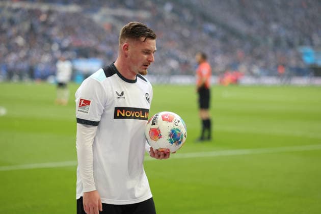 25 01 2026, xrekx, Fußball 2 Bundesliga, FC Schalke 04 1 FC Kaiserslautern v l Marlon Ritter 1 FC Kaiserslautern Eckball DFL DFB REGULATIONS PROHIBIT ANY USE OF PHOTOGRAPHS as IMAGE SEQUENCES and or QUASI VIDEO Gelsenkirchen