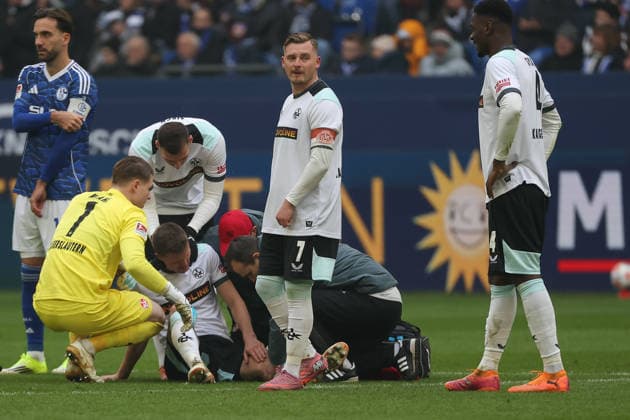 2 Bundesliga FC Schalke 04 1 FC Kaiserslautern on 25 01 2026 at the Veltins Arena in Schalke Fabian Kunze Kaiserslautern 6 Injured, injury, pain MH