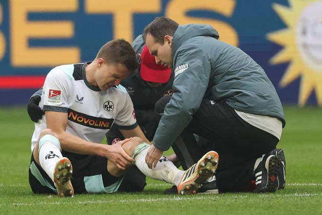 2 Bundesliga FC Schalke 04 1 FC Kaiserslautern on 25 01 2026 at the Veltins Arena in Schalke Fabian Kunze Kaiserslautern 6 Injured, injury, pain MH