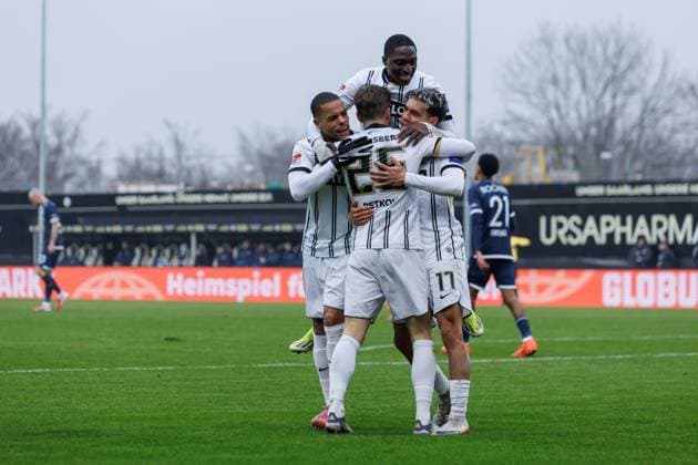 Lukas Petkov SV 07 Elversberg celebrates the goal to 1 1 with Frederik Schmahl SV 07 Elversberg , David Ngabi Mokwa SV 07 Elversberg and Jan Gyamerah SV 07 Elversberg , SV Elversberg vs VFL Bochum, Soccer, 2 Bundesliga, 19 Spieltag, Saison 2025 2026, 25 01 2026 DFB regulations prohibit any use of photographs as image sequences and or quasi video SV Elversberg vs VFL Bochum, Fußball, 2 Bundesliga, 19 Spieltag, Saison 2025 2026, 25 01 2026 Copyright: xEibner-Pressefoto AlexanderxNeisx EP_ANS