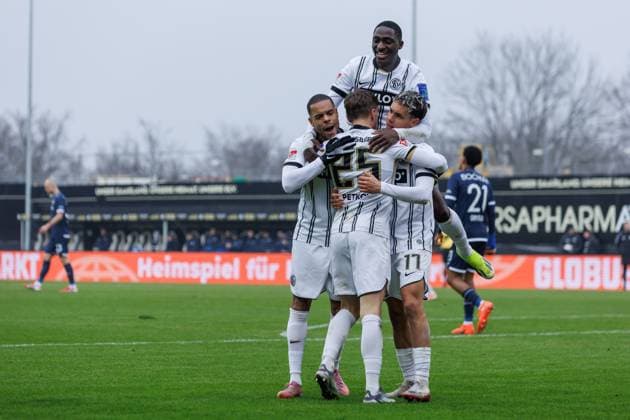 Lukas Petkov SV 07 Elversberg celebrates the goal to 1 1 with Frederik Schmahl SV 07 Elversberg , David Ngabi Mokwa SV 07 Elversberg and Jan Gyamerah SV 07 Elversberg , SV Elversberg vs VFL Bochum, Soccer, 2 Bundesliga, 19 Spieltag, Saison 2025 2026, 25 01 2026 DFB regulations prohibit any use of photographs as image sequences and or quasi video SV Elversberg vs VFL Bochum, Fußball, 2 Bundesliga, 19 Spieltag, Saison 2025 2026, 25 01 2026 Copyright: xEibner-Pressefoto AlexanderxNeisx EP_ANS