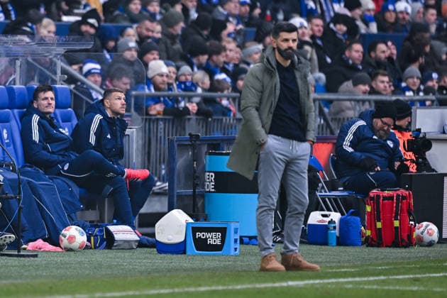 25 01 2026, Football, 2 Bundesliga, Season 2025 2026, Matchday 19, FC Schalke 04 1 FC Kaiserslautern, Goalkeeper Kevin Müller FC Schalke 04 , Edin Džeko Dzeko FC Schalke 04 xRHR PHOTO YYx Copyright: KROEGER RHR-FOTOx RHR-FOTO YY