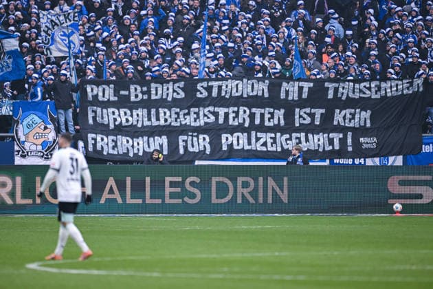 25 01 2026, Football, 2 Bundesliga, Season 2025 2026, Matchday 19, FC Schalke 04 1 FC Kaiserslautern, Banner S04 Fans, xRHR FOTO YYx Copyright: KROEGER RHR-FOTOx RHR-FOTO YY