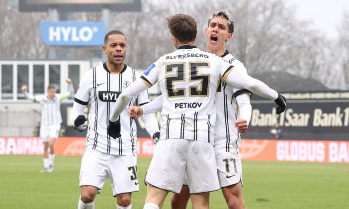 25 01 2026, Soccer, Men, 2 Bundesliga, Season 2025 2026, SV 07 Elversberg VfL Bochum 1848, SV 07 Elversberg goal celebration after the goal to 1 1 by Lukas Petkov SV 07 Elversberg Elversberg Ursapharm Arena an der Kaiserlinde Saarland Germany DEU Copyright: xSebastianxBachx