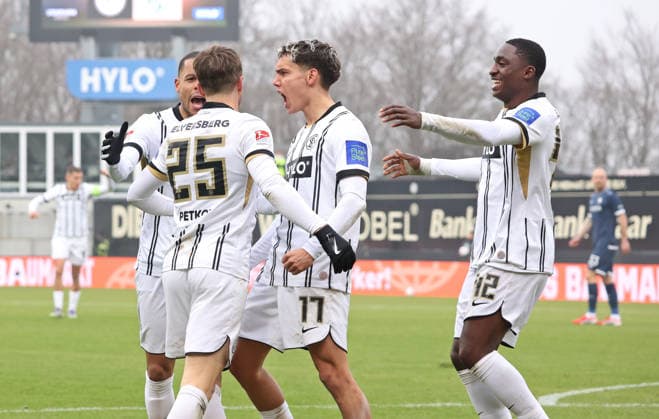 25 01 2026, Soccer, Men, 2 Bundesliga, Season 2025 2026, SV 07 Elversberg VfL Bochum 1848, SV 07 Elversberg goal celebration after the goal to 1 1 by Lukas Petkov SV 07 Elversberg Elversberg Ursapharm Arena an der Kaiserlinde Saarland Germany DEU Copyright: xSebastianxBachx