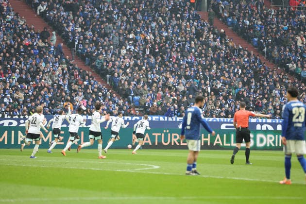 25 01 2026, xrekx, Fußball 2 Bundesliga, FC Schalke 04 1 FC Kaiserslautern v l Torjubel nach dem Tor zum celebrating the goal celebrate 0 1 durch Ivan Prtajin 1 FC Kaiserslautern DFL DFB REGULATIONS PROHIBIT ANY USE OF PHOTOGRAPHS as IMAGE SEQUENCES and or QUASI VIDEO Gelsenkirchen