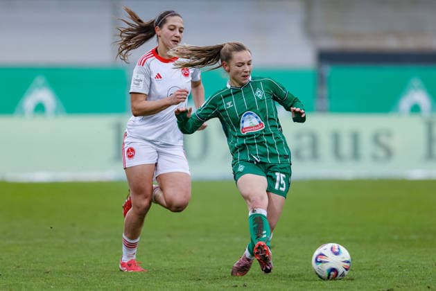 from left Laura Miller 1 FC Nürnberg, 9 and Michelle Weiß SV Werder Bremen, 15 in duel, duel, dynamics, action, action scene, THE DFB REGULATIONS PROHIBIT ANY USE OF PHOTOGRAPHS AS IMAGE SEQUENCES AND OR QUASI VIDEO , 25 01 2026, , Football, Google Pixel Womens Bundesliga, SV Werder Bremen 1 FC Nürnberg xobx