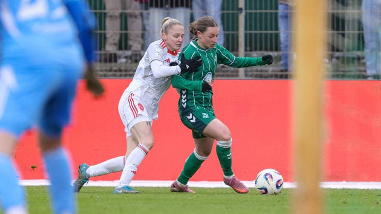 from left Fany Proniez 1 FC Nuremberg, 3 and Chiara D Angelo SV Werder Bremen, 2 in duel, duel, dynamics, action, action, game scene, THE DFB REGULATIONS PROHIBIT ANY USE OF PHOTOGRAPHS AS IMAGE SEQUENCES AND OR QUASI VIDEO , 25 01 2026, , Football, Google Pixel Womens Bundesliga, SV Werder Bremen 1 FC Nürnberg xobx