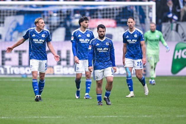 25 01 2026, Football, 2 Bundesliga, Season 2025 2026, Matchday 19, FC Schalke 04 1 FC Kaiserslautern, Timo Becker FC Schalke 04 , Amin Younes FC Schalke 04 xRHR PHOTO YYx Copyright: KROEGER RHR-FOTOx RHR-FOTO YY