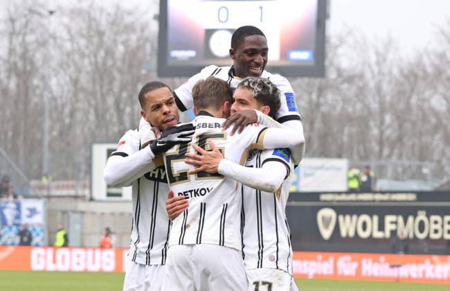 25 01 2026, Soccer, Men, 2 Bundesliga, Season 2025 2026, SV 07 Elversberg VfL Bochum 1848, SV 07 Elversberg goal celebration after the goal to 1 1 by Lukas Petkov SV 07 Elversberg Elversberg Ursapharm Arena an der Kaiserlinde Saarland Germany DEU Copyright: xSebastianxBachx