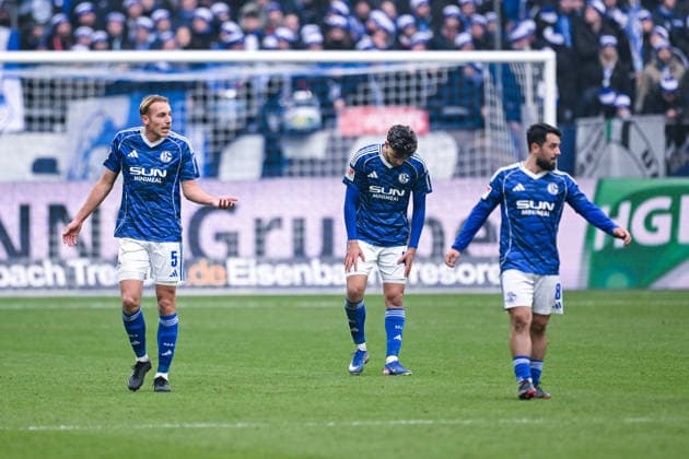25 01 2026, Football, 2 Bundesliga, Season 2025 2026, Matchday 19, FC Schalke 04 1 FC Kaiserslautern, Timo Becker FC Schalke 04 , Mertcan Ayhan FC Schalke 04 , Amin Younes FC Schalke 04 xRHR PHOTO YYx Copyright: KROEGER RHR-FOTOx RHR-FOTO YY
