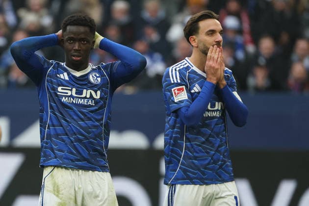 2 Bundesliga FC Schalke 04 1 FC Kaiserslautern on 25 01 2026 in the Veltins Arena on Schalke Christian Gomis Schalke 7 and Kenan Karaman Schalke 19 dissatisfied, disappointed, disappointed, dejected MH