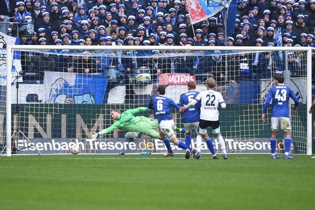 Soccer 2 Bundesliga 19 Matchday FC Schalke 04 1 FC Kaiserslautern on 25 01 2026 at the Veltins Arena in Gelsenkirchen Goal for 0 1 by Ivan Prtajin Kaiserslautern DFL regulations prohibit any use of photographs as image sequences and or quasi video xRx