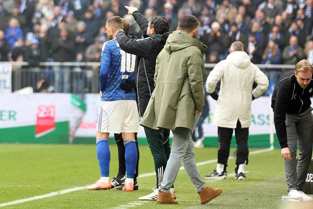 25 01 2026, xrekx, Soccer 2 Bundesliga, FC Schalke 04 1 FC Kaiserslautern v l Substitution Edin Dzeko FC Schalke 04 DFL DFB REGULATIONS PROHIBIT ANY USE OF PHOTOGRAPHS as IMAGE SEQUENCES and or QUASI VIDEO Gelsenkirchen
