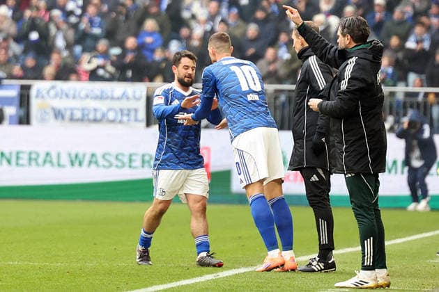 25 01 2026, xrekx, Soccer 2 Bundesliga, FC Schalke 04 1 FC Kaiserslautern v l Substitution Edin Dzeko FC Schalke 04 DFL DFB REGULATIONS PROHIBIT ANY USE OF PHOTOGRAPHS as IMAGE SEQUENCES and or QUASI VIDEO Gelsenkirchen