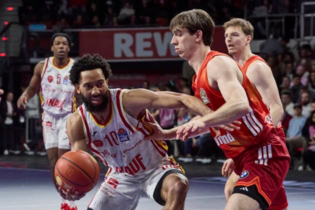 German Basketball Bundesliga BBL , FC Bayern Munich Basketball vs Fitness First Würzburg Baskets, Munich FC Bayern Basketball, Würzburg Baskets Fitness First, Würzburg Baskets, 2026 01 25 in Munich SAP Garden MINTZ Davion Fitness First Würzburg Baskets Shooting Guard SG Nr 10 WUE10 , JESSUP Justinian FC Bayern Basketball SG Nr10 FCBB10 sportworld Munich SAP Garden Bayern Germany