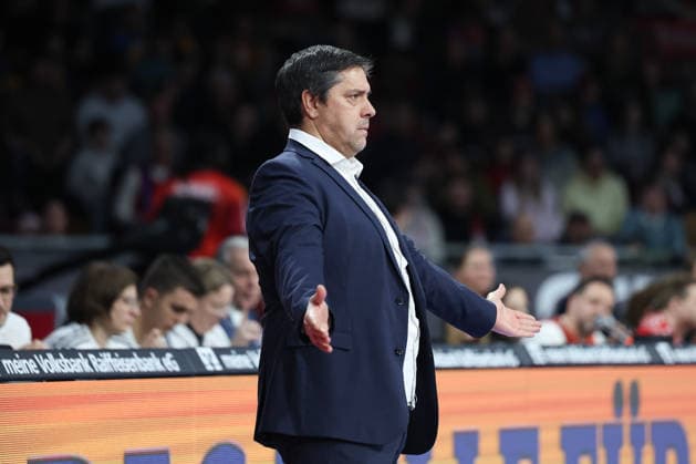 Sasa Filipovski Fitness First Wuerzburg Baskets, Head Coach gestures, GER, FC Bayern Basketball vs Fitness First Wuerzburg Baskets, Basketball, easycredit Basketball Bundesliga, Matchday 17, Season 2025 2026, 25 01 2026, GER, FC Bayern Basketball vs Fitness First Wuerzburg Baskets, Basketball, easycredit Basketball Bundesliga, Matchday 17, Season 2025 2026, 25 01 2026 Munich Copyright: xEibner-Pressefoto JennixMaulx EP_JML