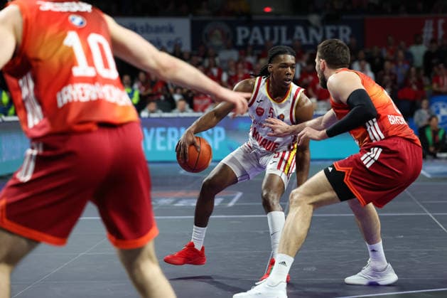 Marcus Carr Fitness First Wuerzburg Baskets, 05 with Leon Kratzer FC Bayern Basketball, 08 , GER, FC Bayern Basketball vs Fitness First Wuerzburg Baskets, Basketball, easycredit Basketball Bundesliga, 17 Matchday, Season 2025 2026, 25 01 2026, GER, FC Bayern Basketball vs Fitness First Wuerzburg Baskets, Basketball, easycredit Basketball Bundesliga, 17 Matchday, Season 2025 2026, 25 01 2026 Munich Copyright: xEibner-Pressefoto JennixMaulx EP_JML