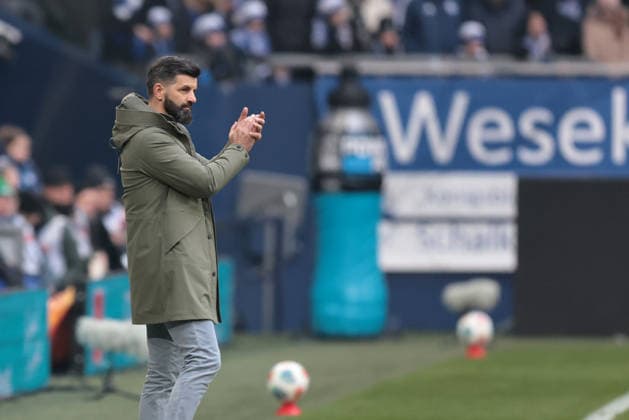 Head coach Miron Muslic FC Schalke 04 at the match of the 2 Bundesliga season 2025 26 FC Schalke 04 1 FC Kaiserslautern Copyright Thomas Pakusch