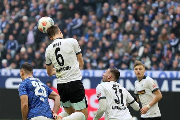 Fabian Kunze 1 FC Kaiserslautern at the match of the 2 Bundesliga season 2025 26 FC Schalke 04 1 FC Kaiserslautern Copyright Thomas Pakusch