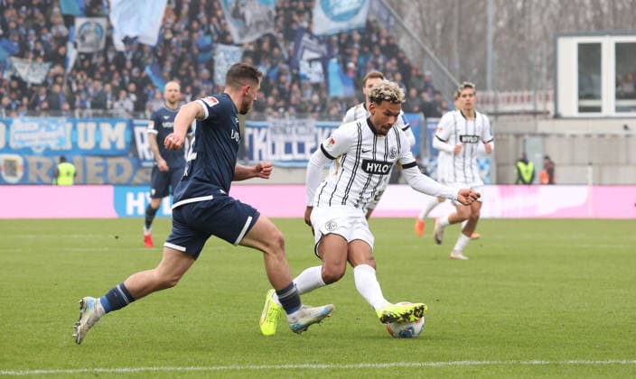 25 01 2026, Football, Men, 2 Bundesliga, Season 2025 2026, SV 07 Elversberg VfL Bochum 1848, Maximilian Wittek VfL Bochum 1848 Bambase Conte SV 07 Elversberg Elversberg Ursapharm Arena an der Kaiserlinde Saarland Germany DEU Copyright: xSebastianxBachx