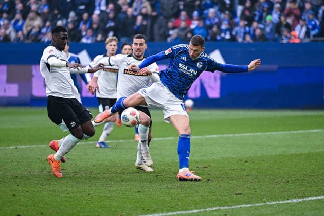 25 01 2026, Football, 2 Bundesliga, Season 2025 2026, Matchday 19, FC Schalke 04 1 FC Kaiserslautern, Edin Džeko Dzeko FC Schalke 04 scores the goal for 1 2 xRHR PHOTO YYx Copyright: KROEGER RHR-FOTOx RHR-FOTO YY